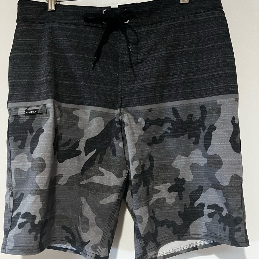 🛍️ O'Neill Men's Gray Camo Board Shorts